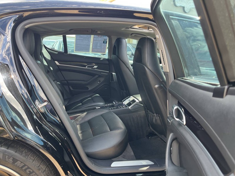 Porsche Panamera Vehicle Image 10