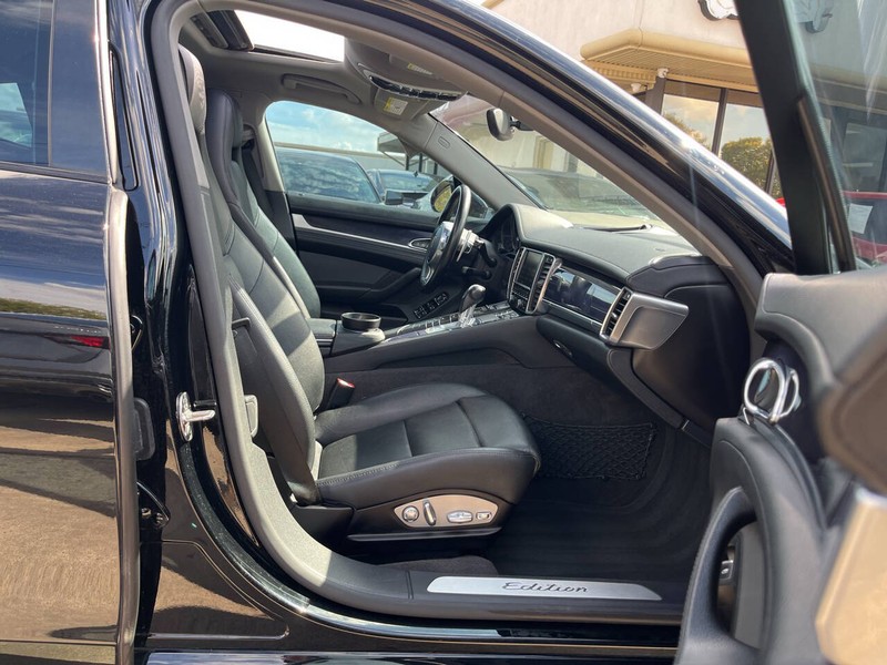 Porsche Panamera Vehicle Image 11