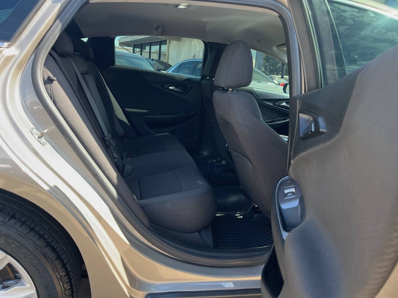 Chevrolet Malibu Vehicle Image 10