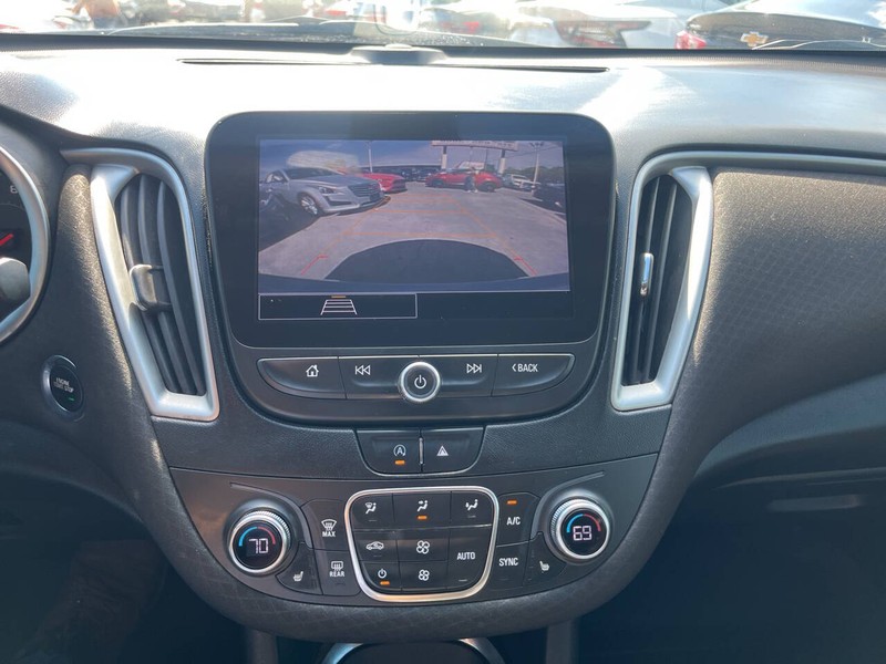 Chevrolet Malibu Vehicle Image 12