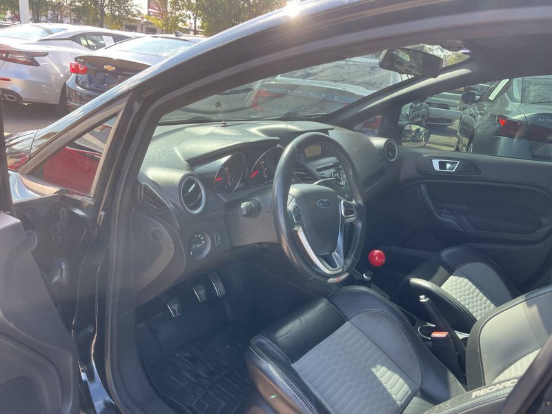 Ford Fiesta Hatchback Vehicle Image 08