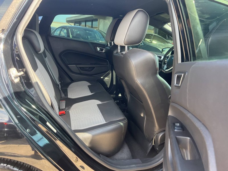 Ford Fiesta Hatchback Vehicle Image 11