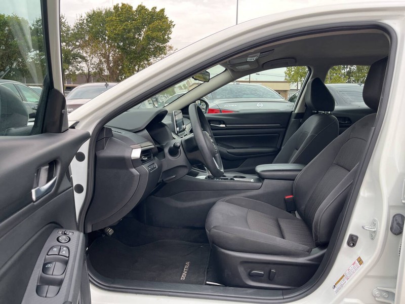 Nissan Altima Vehicle Image 07