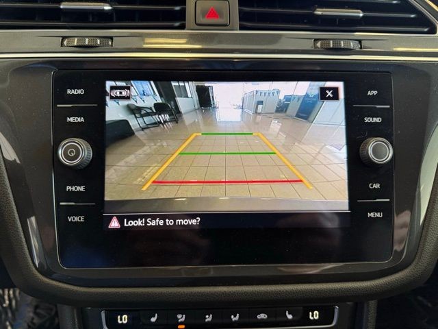 Volkswagen Tiguan Vehicle Full-screen Gallery Image 14