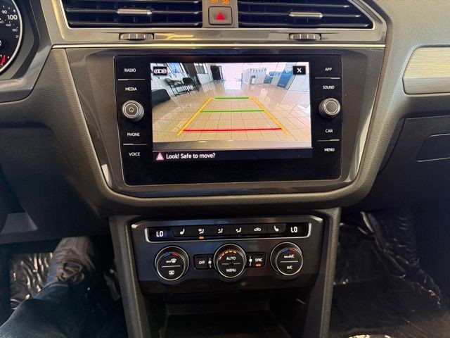 Volkswagen Tiguan Vehicle Full-screen Gallery Image 15