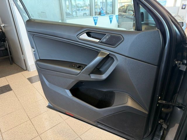 Volkswagen Tiguan Vehicle Full-screen Gallery Image 20