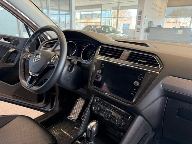 Volkswagen Tiguan Vehicle Full-screen Gallery Image 27