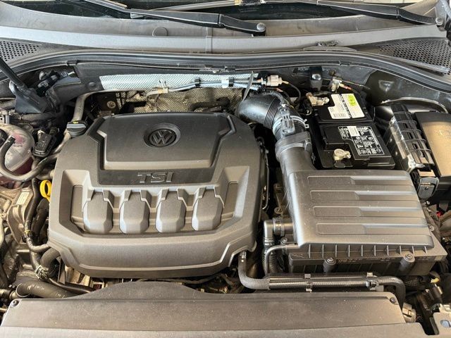 Volkswagen Tiguan Vehicle Full-screen Gallery Image 28