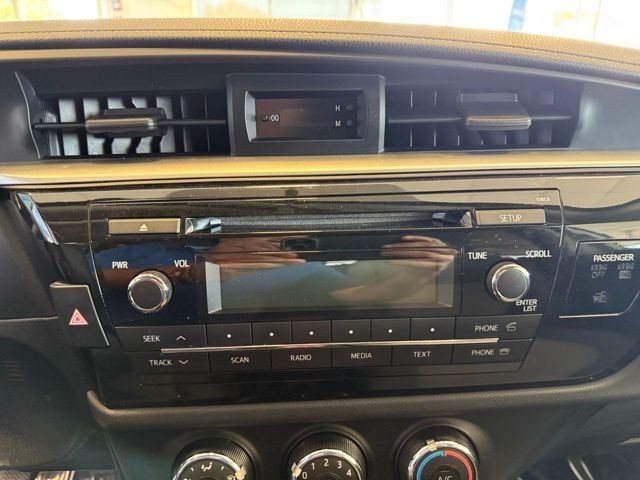 Toyota Corolla Vehicle Full-screen Gallery Image 14