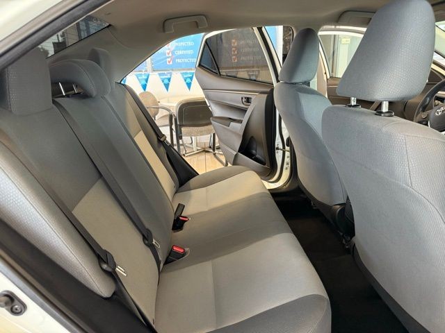 Toyota Corolla Vehicle Full-screen Gallery Image 17