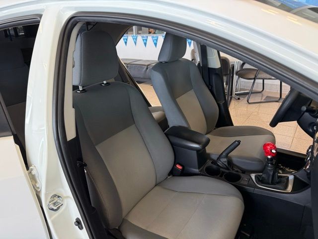 Toyota Corolla Vehicle Full-screen Gallery Image 18