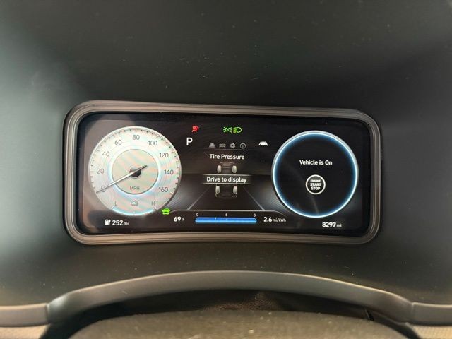 Hyundai Kona Electric Vehicle Full-screen Gallery Image 13