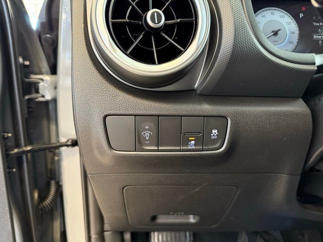 Hyundai Kona Electric Vehicle Full-screen Gallery Image 19