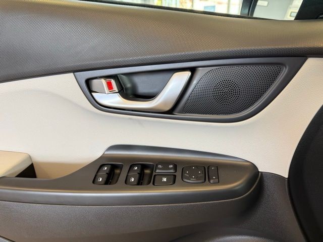 Hyundai Kona Electric Vehicle Full-screen Gallery Image 20