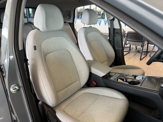 Hyundai Kona Electric Vehicle Full-screen Gallery Image 25