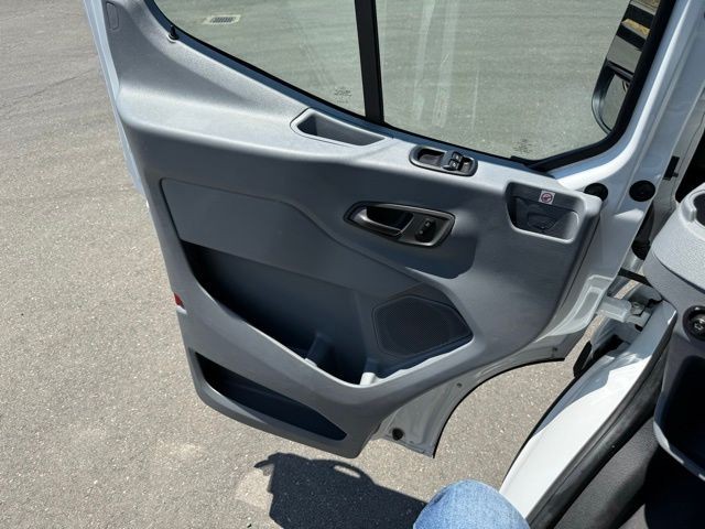 Ford Transit Chassis Vehicle Full-screen Gallery Image 21