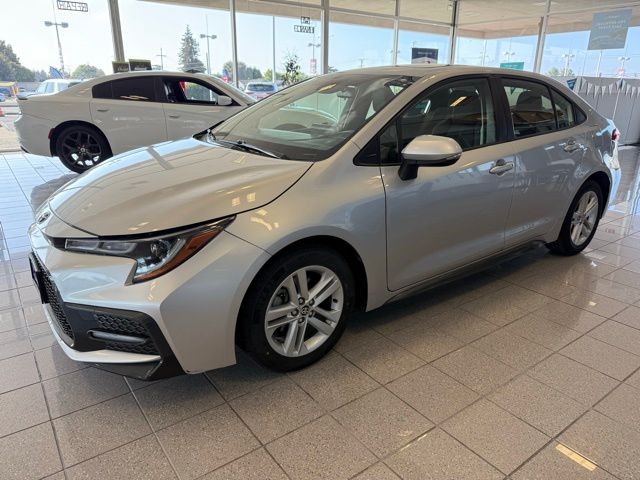 Toyota Corolla Vehicle Full-screen Gallery Image 06