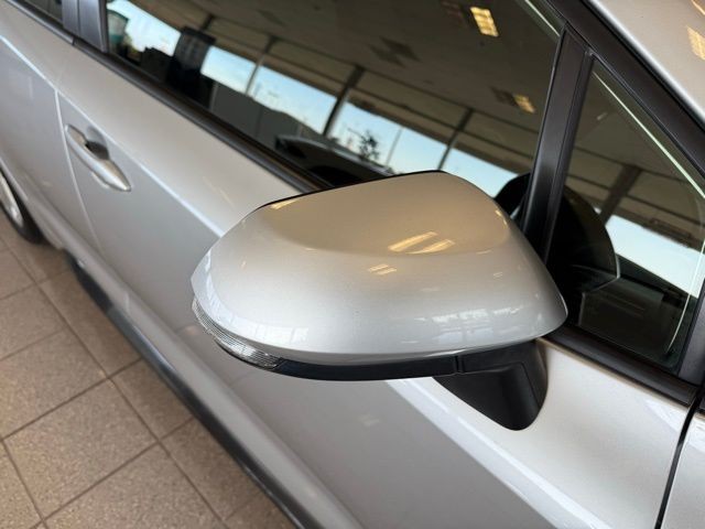 Toyota Corolla Vehicle Full-screen Gallery Image 10