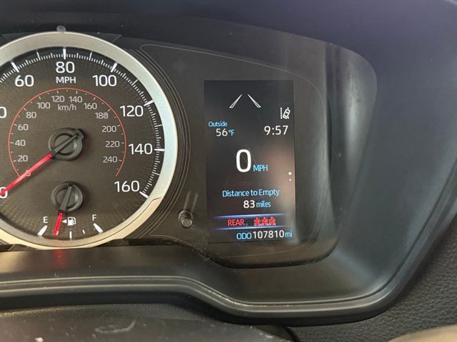 Toyota Corolla Vehicle Full-screen Gallery Image 12