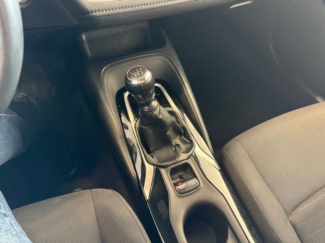 Toyota Corolla Vehicle Full-screen Gallery Image 16