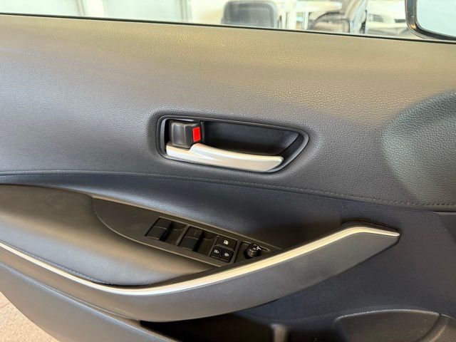 Toyota Corolla Vehicle Full-screen Gallery Image 19