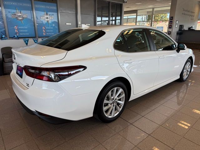 Toyota Camry Vehicle Full-screen Gallery Image 03