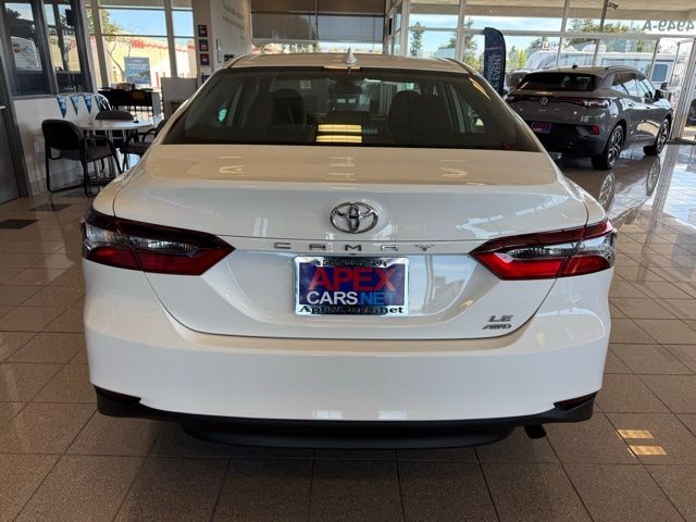 Toyota Camry Vehicle Full-screen Gallery Image 04