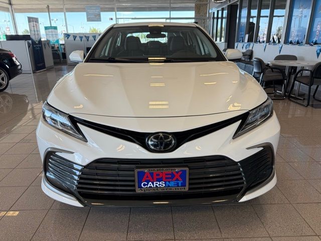 Toyota Camry Vehicle Full-screen Gallery Image 07