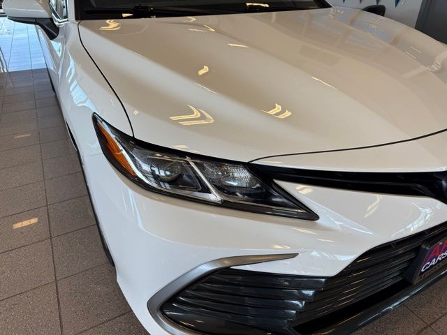 Toyota Camry Vehicle Full-screen Gallery Image 09