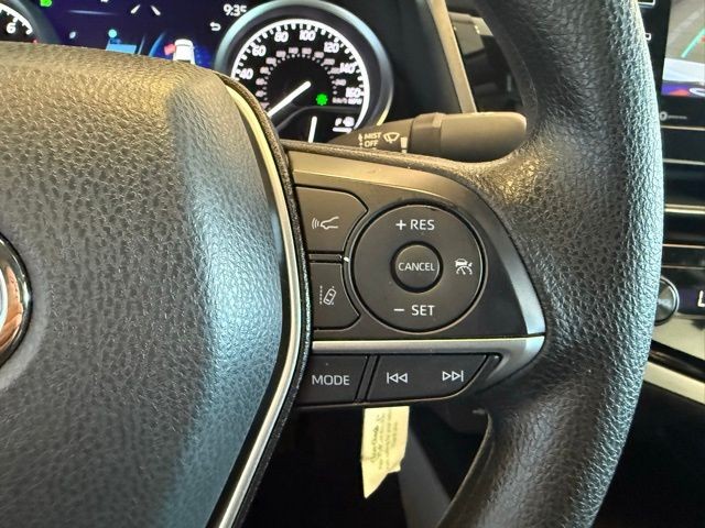 Toyota Camry Vehicle Full-screen Gallery Image 17