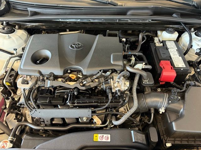 Toyota Camry Vehicle Full-screen Gallery Image 28