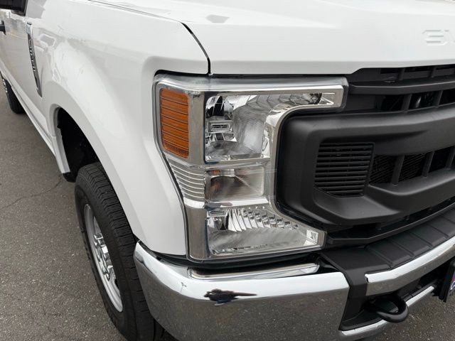 Ford Super Duty F-250 SRW Vehicle Full-screen Gallery Image 11
