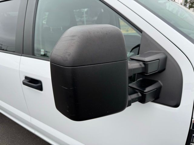 Ford Super Duty F-250 SRW Vehicle Full-screen Gallery Image 14