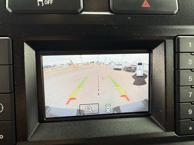 Ford Super Duty F-250 SRW Vehicle Full-screen Gallery Image 17