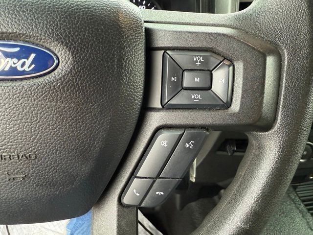 Ford Super Duty F-250 SRW Vehicle Full-screen Gallery Image 19