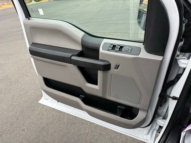 Ford Super Duty F-250 SRW Vehicle Full-screen Gallery Image 22