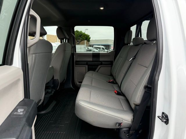 Ford Super Duty F-250 SRW Vehicle Full-screen Gallery Image 23