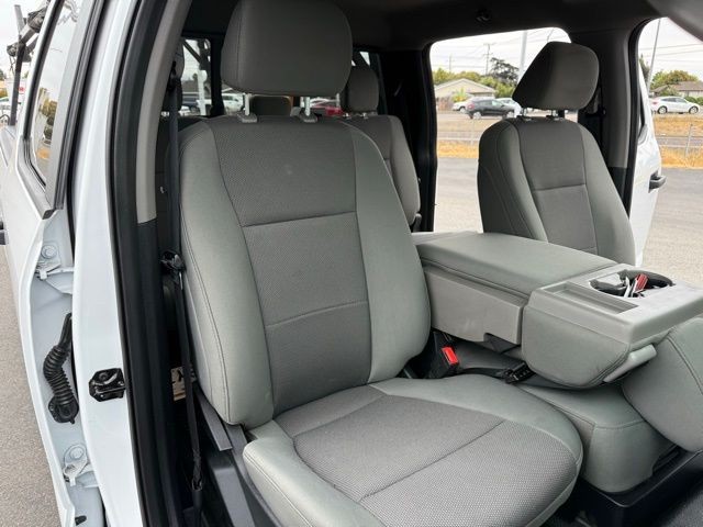 Ford Super Duty F-250 SRW Vehicle Full-screen Gallery Image 26