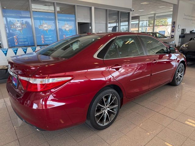 Toyota Camry Vehicle Full-screen Gallery Image 03