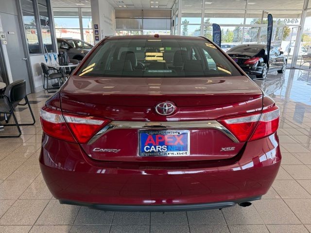 Toyota Camry Vehicle Full-screen Gallery Image 04