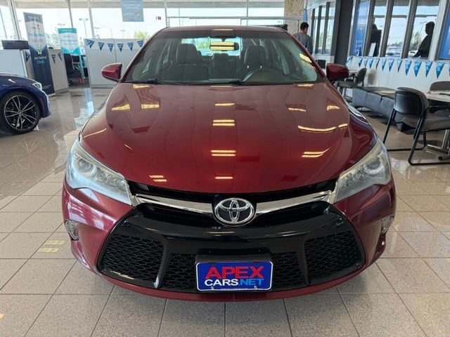 Toyota Camry Vehicle Full-screen Gallery Image 07