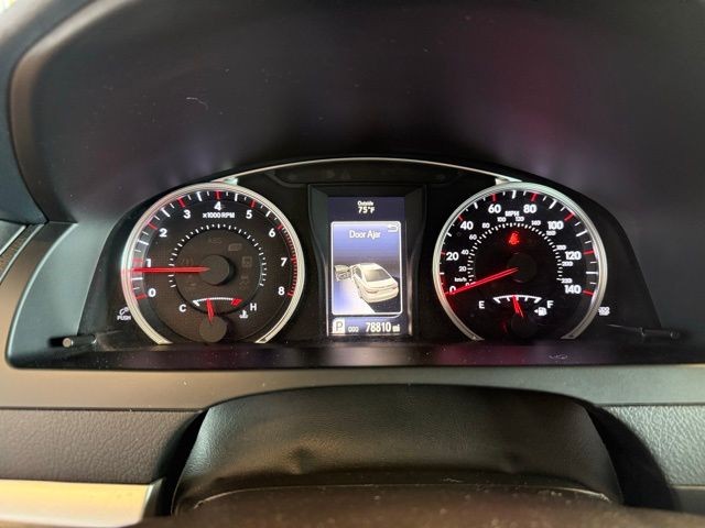 Toyota Camry Vehicle Full-screen Gallery Image 11