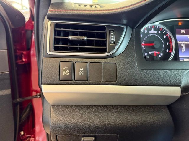 Toyota Camry Vehicle Full-screen Gallery Image 17