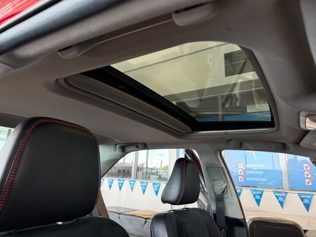 Toyota Camry Vehicle Full-screen Gallery Image 26