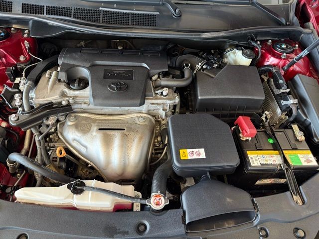 Toyota Camry Vehicle Full-screen Gallery Image 28