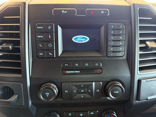 Ford F-150 Vehicle Full-screen Gallery Image 14
