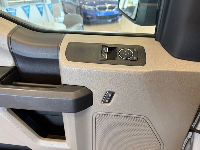 Ford F-150 Vehicle Full-screen Gallery Image 19