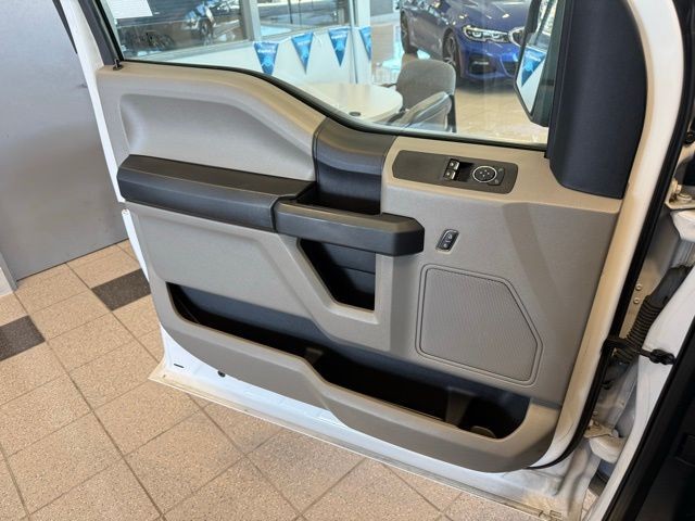 Ford F-150 Vehicle Full-screen Gallery Image 20