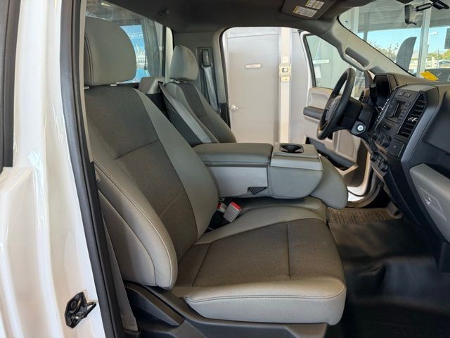 Ford F-150 Vehicle Full-screen Gallery Image 25