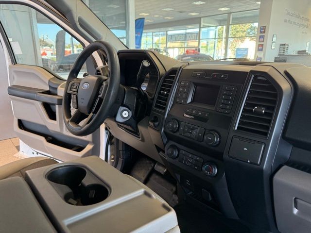 Ford F-150 Vehicle Full-screen Gallery Image 26